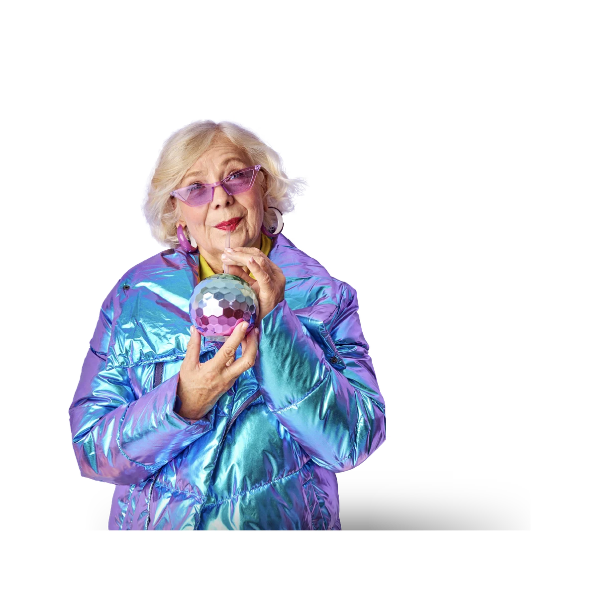 Ältere Frau mit farbiger Jacke und persönlichen Daten im Hintergrund